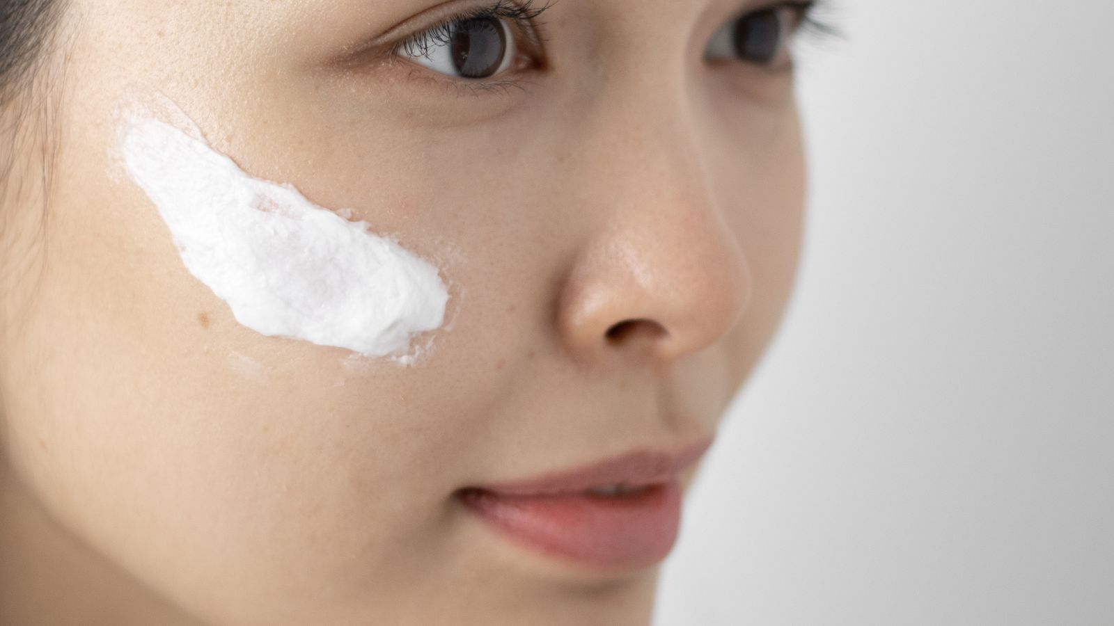 Nhiễm trùng và dấu hiệu cảnh báo sau phun xăm